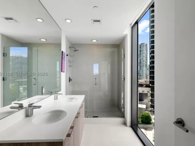 2-bedroom condo for sale in Miami - 501 NE 31st St 910 - MondialRealty