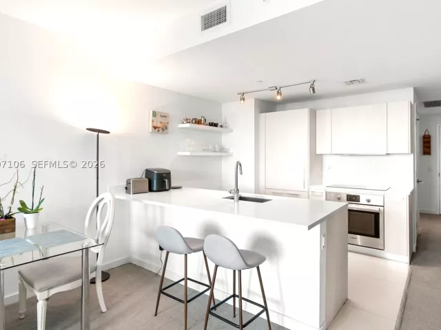 2-bedroom condo for sale in Miami - 501 NE 31st St 910 - MondialRealty