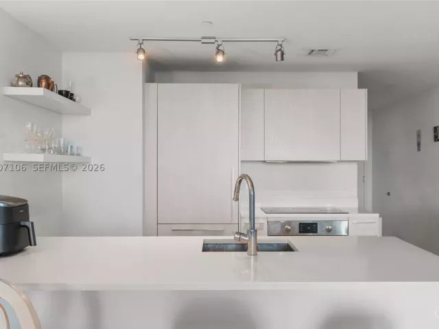 2-bedroom condo for sale in Miami - 501 NE 31st St 910 - MondialRealty