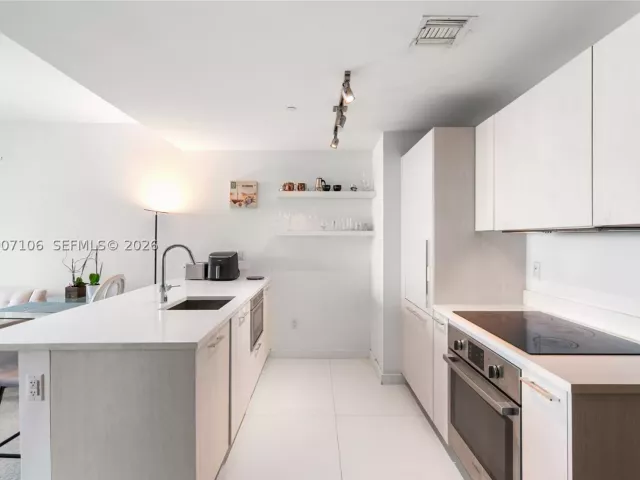 2-bedroom condo for sale in Miami - 501 NE 31st St 910 - MondialRealty