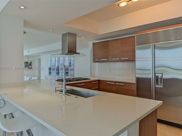 3-bedroom condo for rent in Hollywood - 3535 S OCEAN DR 2002 - MondialRealty
