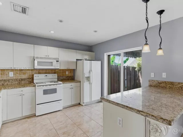 4-bedroom home for sale in Miami - 5982 SW 162nd Ct - MondialRealty