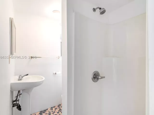 3-bedroom home for sale in Coral Gables - 426 Hardee Rd - MondialRealty
