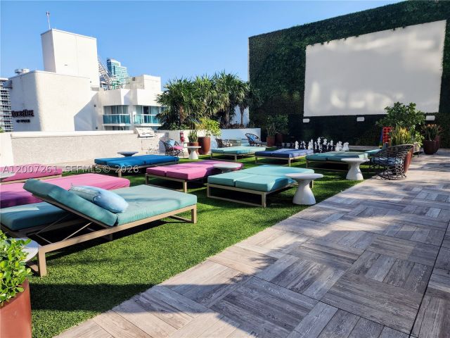 2-bedroom condo for sale in Hollywood - 4010 S Ocean Dr R2905 - MondialRealty