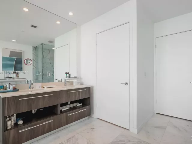 2-bedroom condo for sale in Miami - 480 NE 31st St 2405 - MondialRealty
