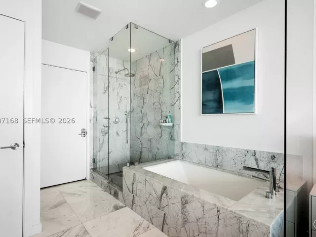 2-bedroom condo for sale in Miami - 480 NE 31st St 2405 - MondialRealty