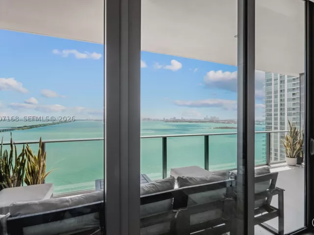 2-bedroom condo for sale in Miami - 480 NE 31st St 2405 - MondialRealty