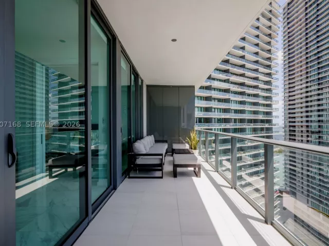 2-bedroom condo for sale in Miami - 480 NE 31st St 2405 - MondialRealty