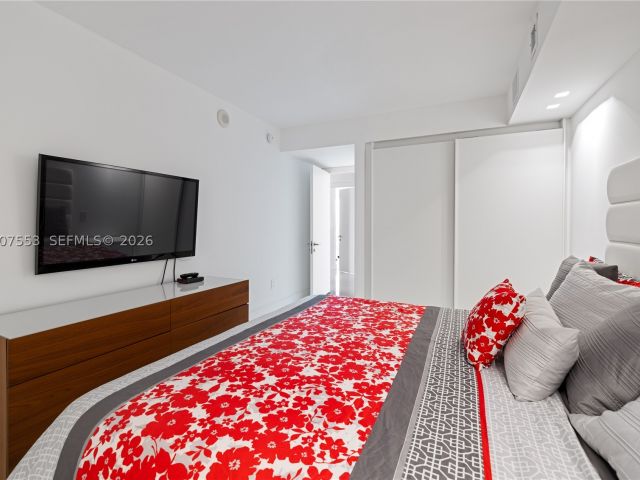 5-bedroom condo for rent in Bal Harbour - 10155 Collins Ave 1210 - MondialRealty