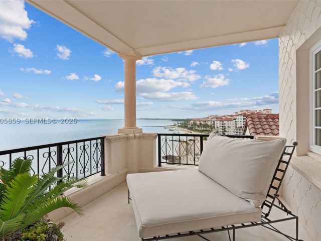 6-bedroom condo for sale in Fisher Island - 7282 Fisher Island Dr 7282 - MondialRealty