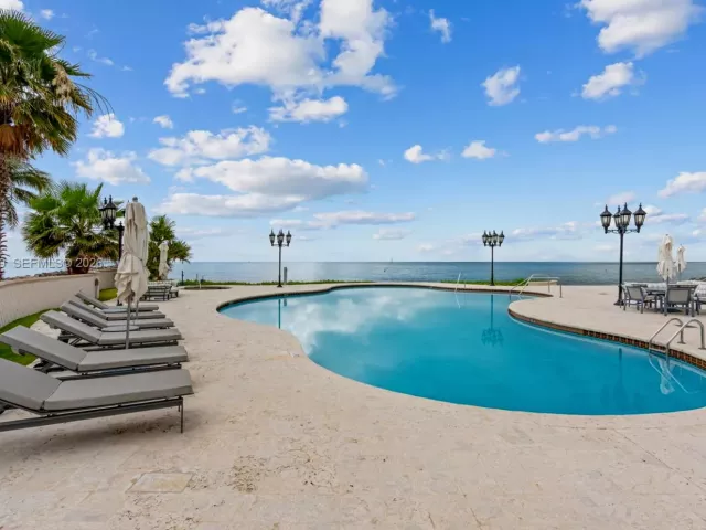 6-bedroom condo for sale in Fisher Island - 7282 Fisher Island Dr 7282 - MondialRealty