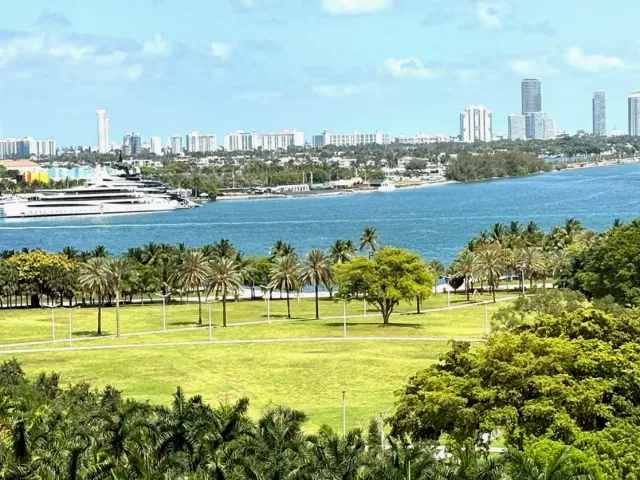 2-bedroom condo for sale in Miami - 1040 Biscayne Boulevard 1406 - MondialRealty