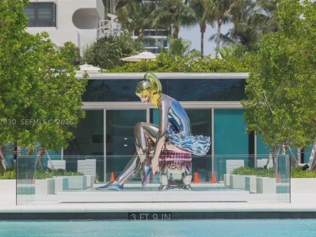 1-bedroom condo for sale in Bal Harbour - 10201 Collins Ave 404 - MondialRealty