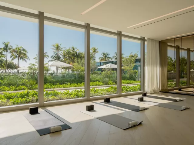 1-bedroom condo for sale in Bal Harbour - 10201 Collins Ave 404 - MondialRealty