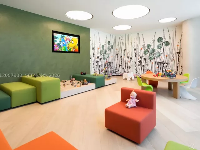 1-bedroom condo for sale in Bal Harbour - 10201 Collins Ave 404 - MondialRealty