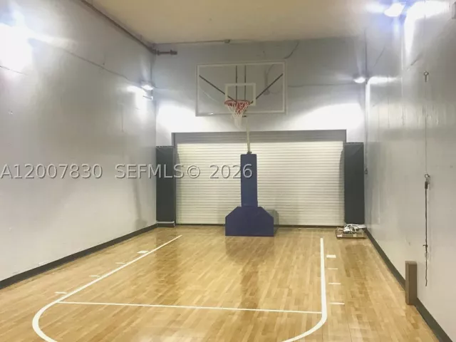 1-bedroom condo for sale in Bal Harbour - 10201 Collins Ave 404 - MondialRealty