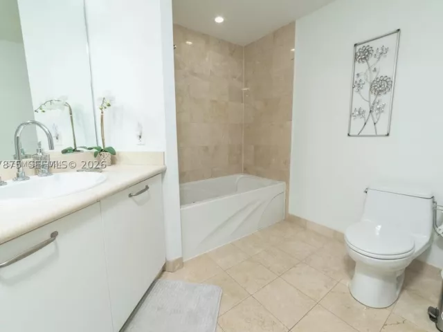 2-bedroom condo for rent in Miami Beach - 6515 Collins Ave 1609 - MondialRealty