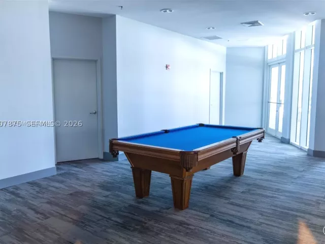 2-bedroom condo for rent in Miami Beach - 6515 Collins Ave 1609 - MondialRealty