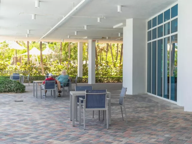 2-bedroom condo for rent in Miami Beach - 6515 Collins Ave 1609 - MondialRealty