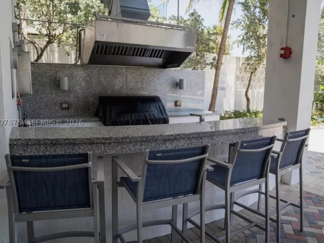 2-bedroom condo for rent in Miami Beach - 6515 Collins Ave 1609 - MondialRealty