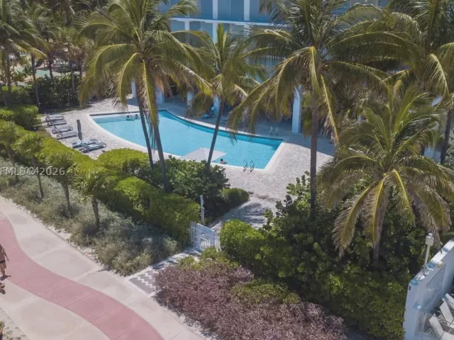2-bedroom condo for rent in Miami Beach - 6515 Collins Ave 1609 - MondialRealty