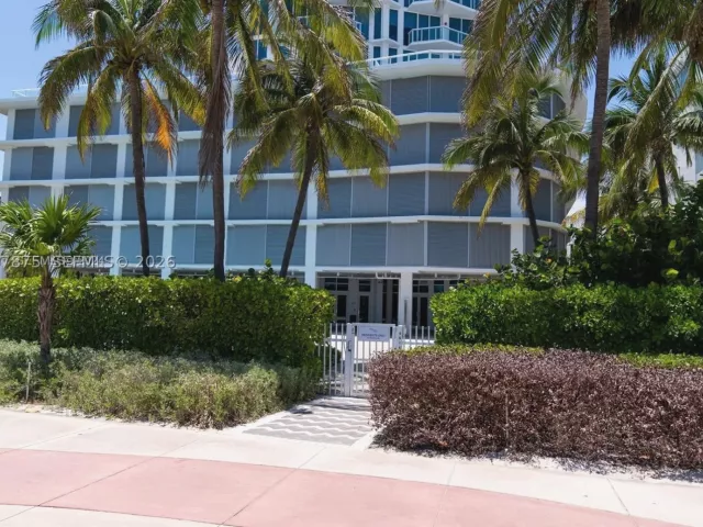 2-bedroom condo for rent in Miami Beach - 6515 Collins Ave 1609 - MondialRealty