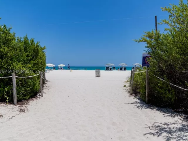 2-bedroom condo for rent in Miami Beach - 6515 Collins Ave 1609 - MondialRealty