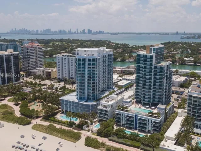 2-bedroom condo for rent in Miami Beach - 6515 Collins Ave 1609 - MondialRealty