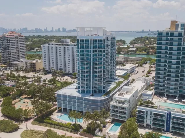 2-bedroom condo for rent in Miami Beach - 6515 Collins Ave 1609 - MondialRealty