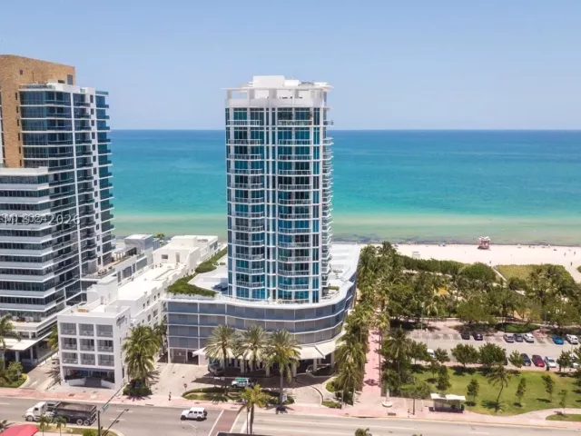 2-bedroom condo for rent in Miami Beach - 6515 Collins Ave 1609 - MondialRealty