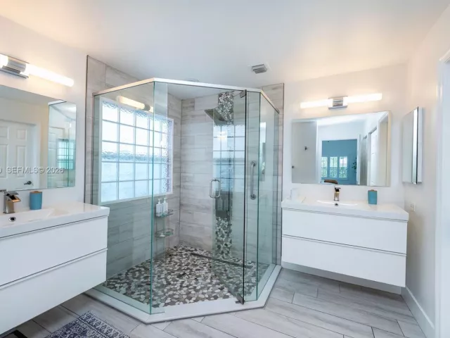 4-bedroom home for rent in Pembroke Pines - 1381 NW 144th Ave - MondialRealty