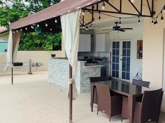 5-bedroom home for sale in Miami - 11230 SW 156th Ave - MondialRealty