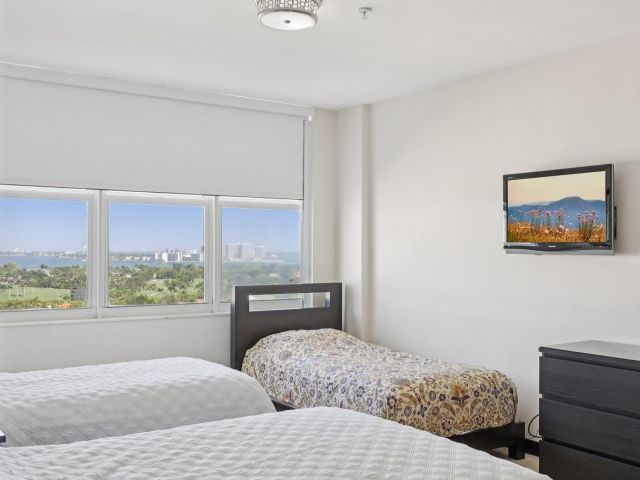 2-bedroom condo for sale in Miami Beach - 5601 Collins Avenue 1716 - MondialRealty