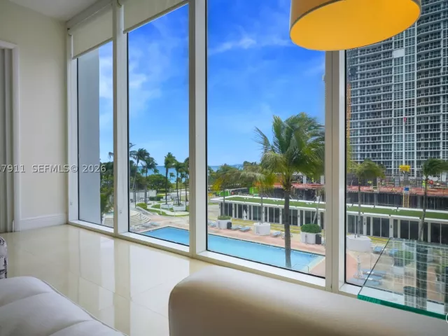 1-bedroom condo for sale in Bal Harbour - 10275 Collins Ave 315 - MondialRealty