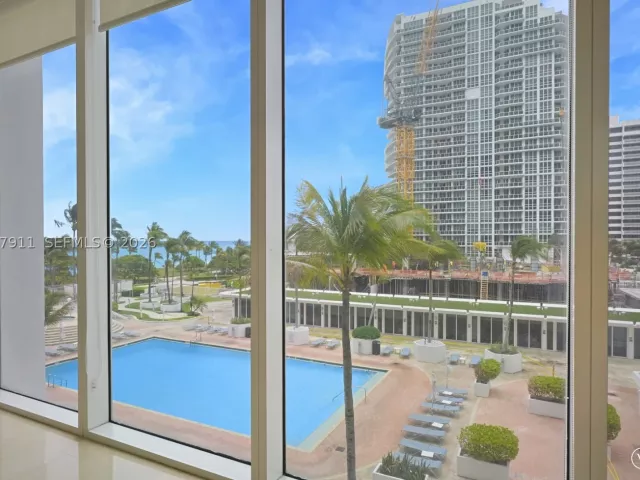 1-bedroom condo for sale in Bal Harbour - 10275 Collins Ave 315 - MondialRealty