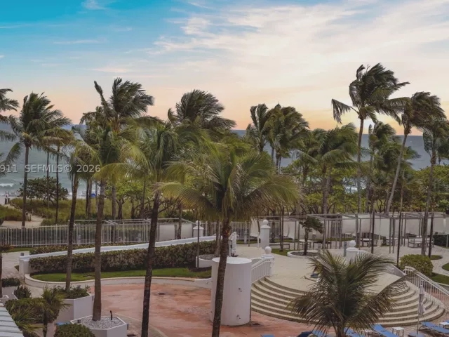 1-bedroom condo for sale in Bal Harbour - 10275 Collins Ave 315 - MondialRealty
