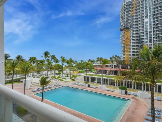 1-bedroom condo for sale in Bal Harbour - 10275 Collins Ave 315 - MondialRealty
