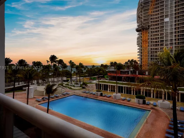 1-bedroom condo for sale in Bal Harbour - 10275 Collins Ave 315 - MondialRealty