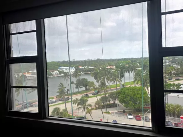 1-bedroom condo for rent in Miami Beach - 5255 Collins Ave 7G - MondialRealty