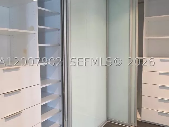 1-bedroom condo for rent in Miami Beach - 5255 Collins Ave 7G - MondialRealty
