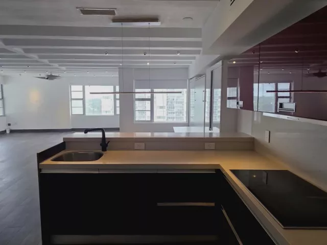 1-bedroom condo for rent in Miami Beach - 5255 Collins Ave 7G - MondialRealty