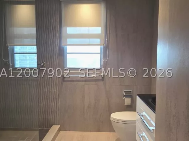 1-bedroom condo for rent in Miami Beach - 5255 Collins Ave 7G - MondialRealty