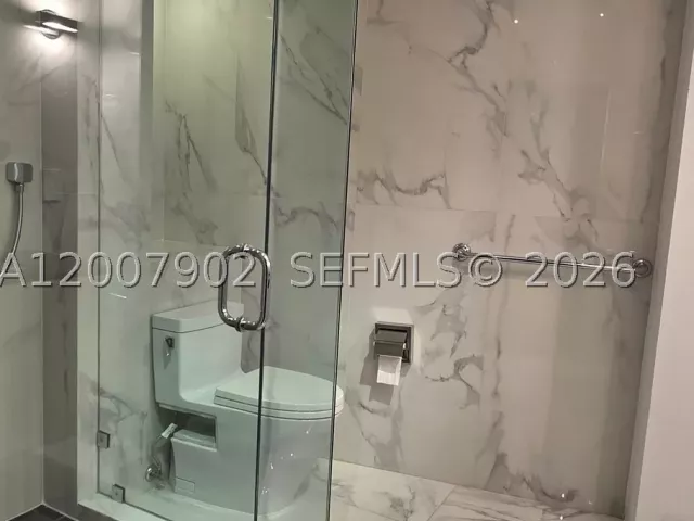 1-bedroom condo for rent in Miami Beach - 5255 Collins Ave 7G - MondialRealty