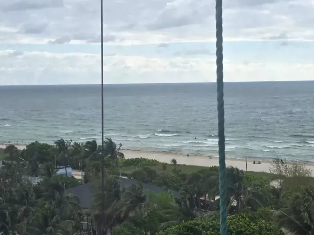 1-bedroom condo for rent in Miami Beach - 5255 Collins Ave 7G - MondialRealty
