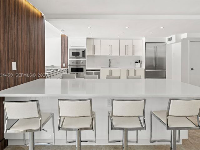3-bedroom condo for sale in Key Biscayne - 600 Grapetree Dr 3BS - MondialRealty