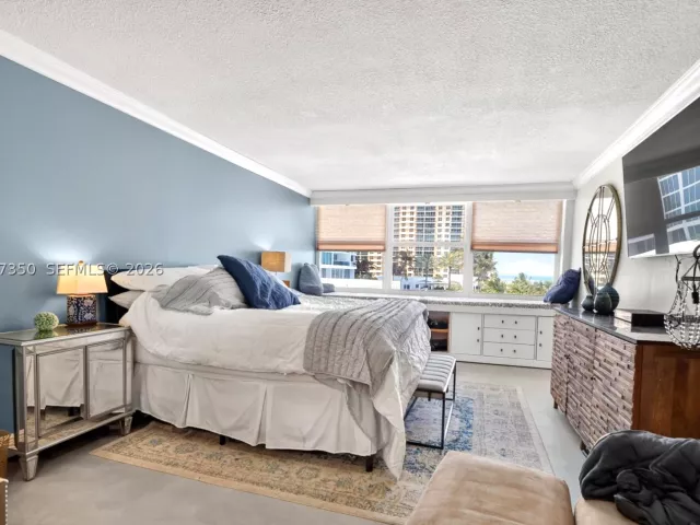 2-bedroom condo for sale in Hollywood - 2751 S Ocean Dr 504S - MondialRealty