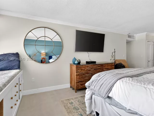 2-bedroom condo for sale in Hollywood - 2751 S Ocean Dr 504S - MondialRealty