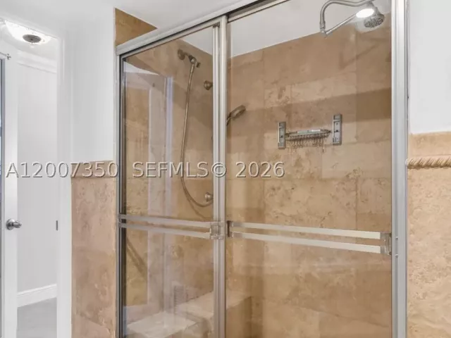 2-bedroom condo for sale in Hollywood - 2751 S Ocean Dr 504S - MondialRealty