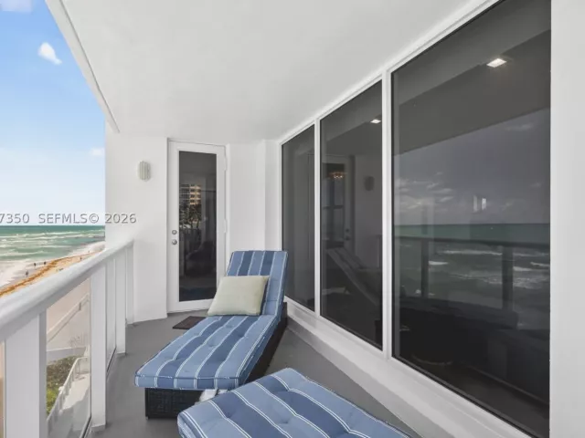 2-bedroom condo for sale in Hollywood - 2751 S Ocean Dr 504S - MondialRealty
