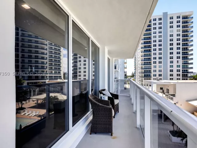 2-bedroom condo for sale in Hollywood - 2751 S Ocean Dr 504S - MondialRealty